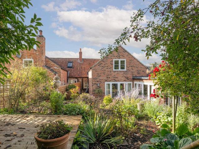 House for sale in Holwell, Brentingby