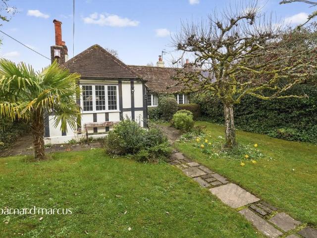 House for sale in Leigh, Pachesham Park