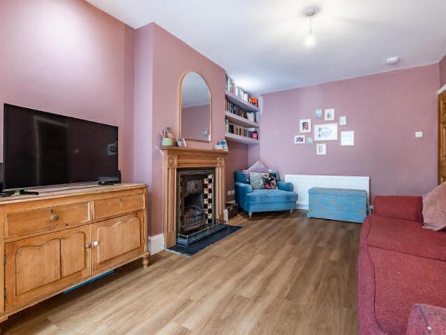 House for sale in Cat Hill