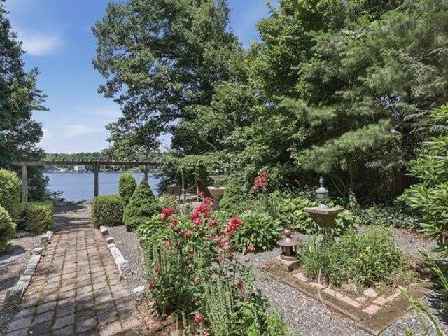 House for sale in Glen Grove, Charlton
