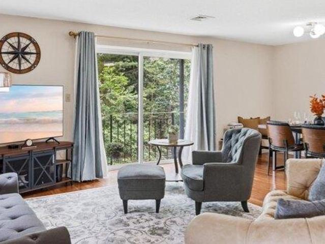 Condo for sale in Woodcrest Condominium, Chelmsford