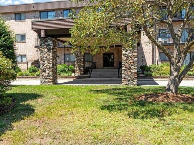 Condo for sale in Woodcrest Condominium, Chelmsford