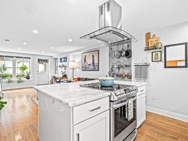 Condo for sale in Waterfront, Chelsea