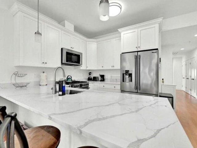 Condo for sale in Mill Hill, Chelsea