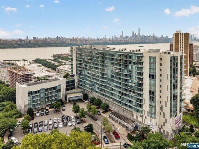 Condo for sale in Cliffside Park, New Jersey