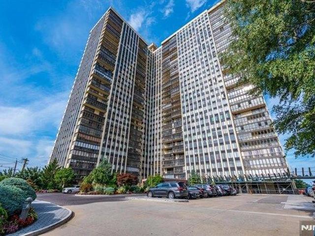 Condo for sale in Fort Lee, New Jersey