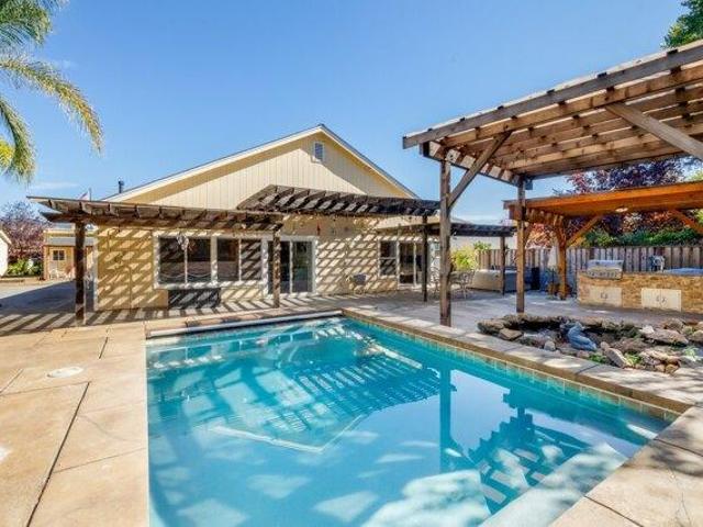 House for sale in Cloverdale, California