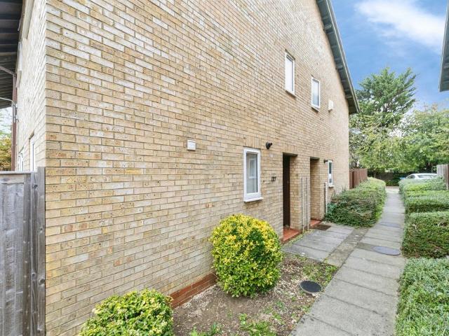 House for sale in Walnut Tree, Milton Keynes