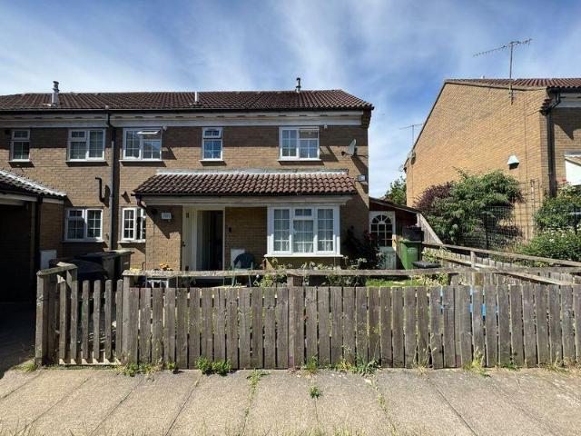 House for sale in Spring Park, Luton