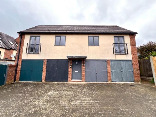 House for sale in Upton