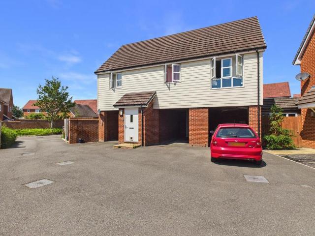 Flat for sale in Berryfield, Buckinghamshire