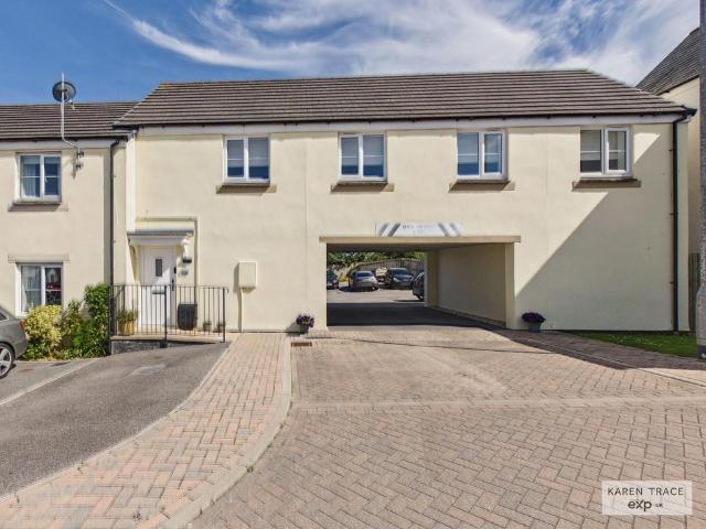 Flat for sale in Par, Cornwall