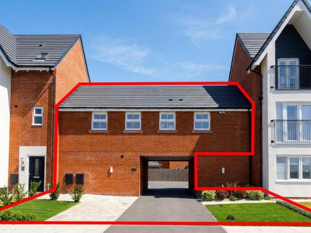 Flat for sale in Roby Mill, Lancashire