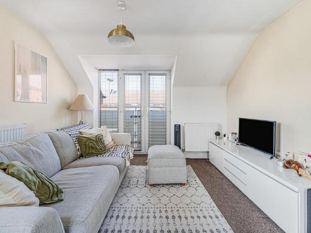 Flat for sale in Dunstable, Bedfordshire