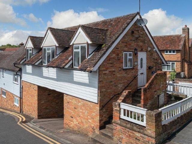 Flat for sale in Highfield, Pouchen End