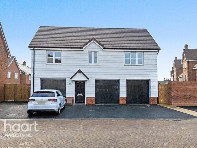 Flat for sale in Midway, Kent