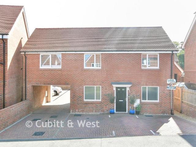 Flat for sale in Sunnyside, Mid Sussex