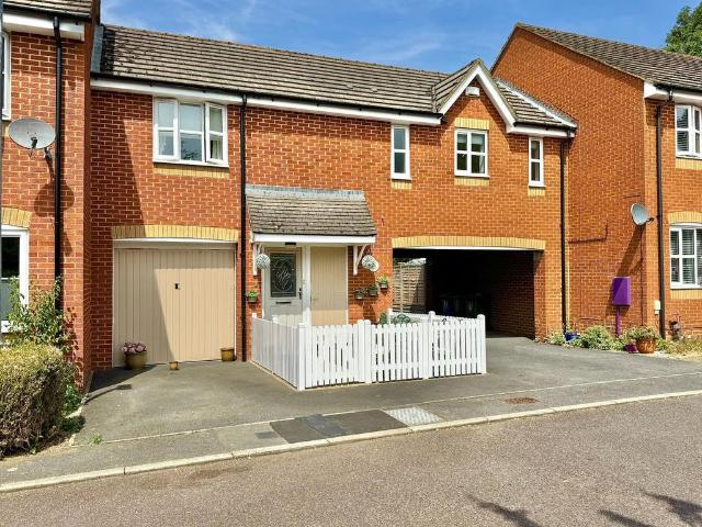 Flat for sale in Brackley, Northamptonshire