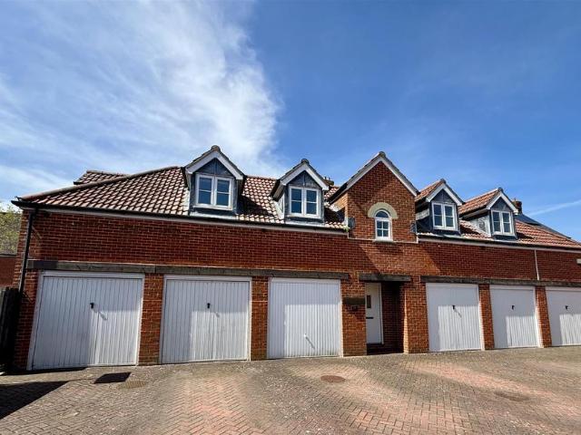Flat for sale in Motcombe