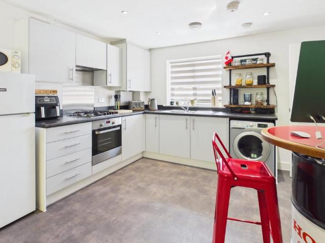 Flat for sale in Golden Valley, Folkestone