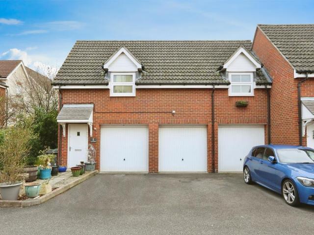 Flat for sale in Hedge End, Helford