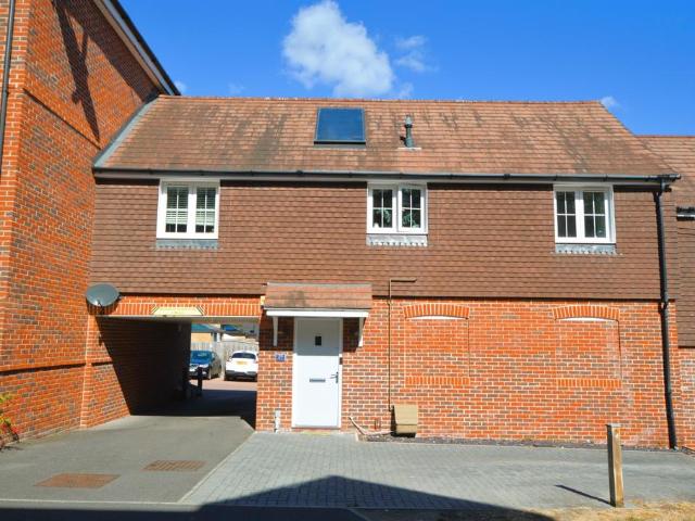 Flat for sale in Heol-las, Surrey