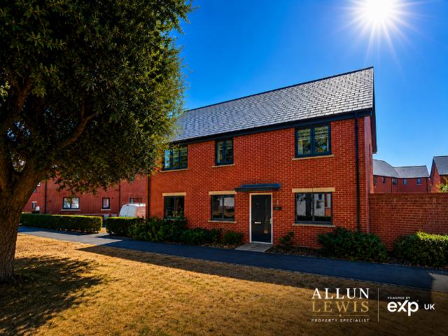 Flat for sale in Golden Valley, Folkestone