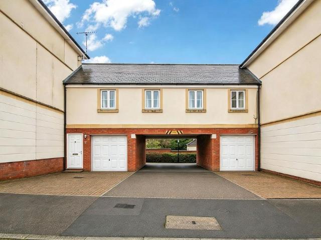 Flat for sale in Redhouse, Blunsdon St Andrew