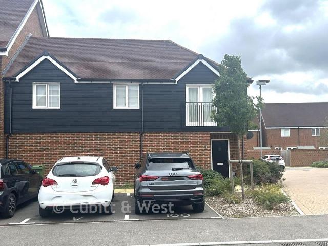 Flat for sale in Kilnwood Vale, Horsham