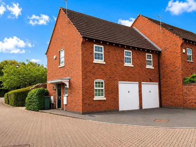 Flat for sale in Elmfield, Leicestershire