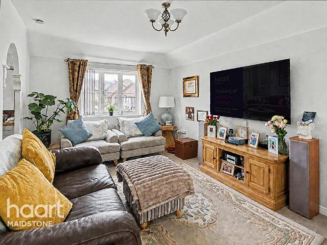 Flat for sale in Barming Heath, Maidstone