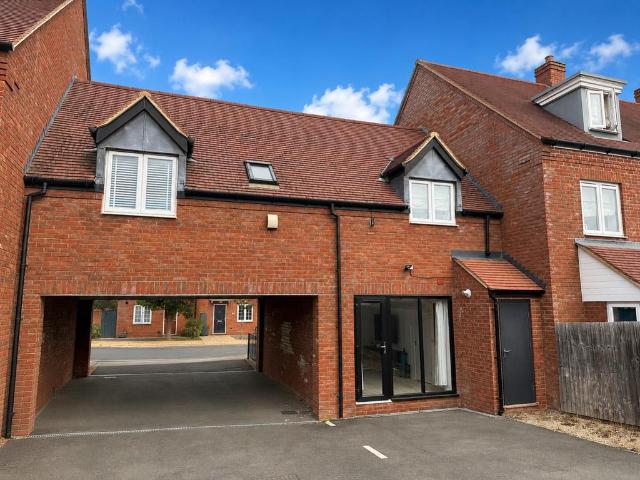 Flat for sale in Buckingham, Buckinghamshire