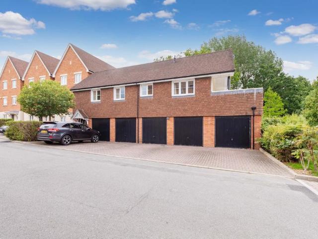 Flat for sale in Slough