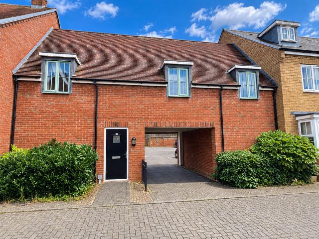 Flat for sale in Buckingham, Buckinghamshire