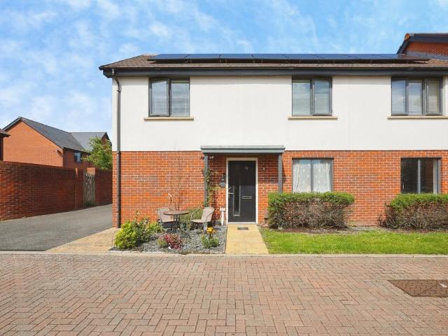 Flat for sale in Folkestone