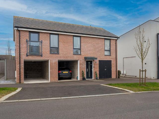 Flat for sale in Harlow, Essex