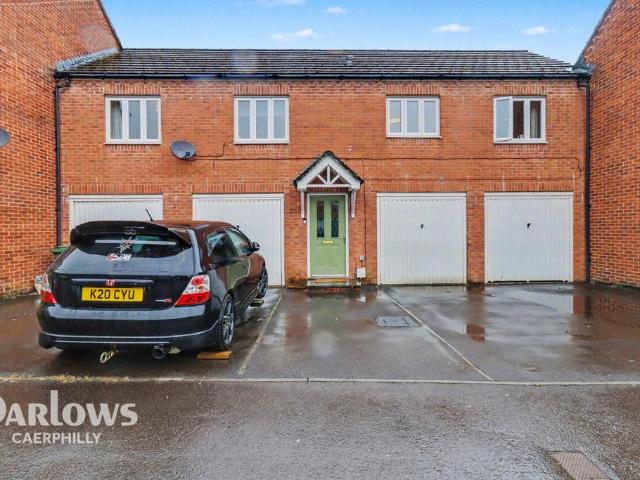 Flat for sale in Llanbradach, Wales