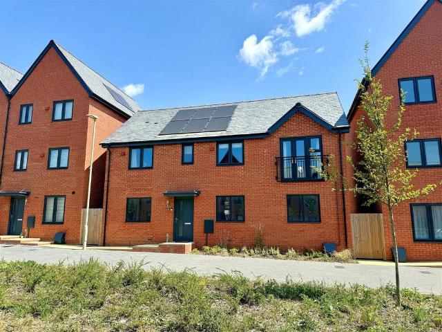 Flat for sale in Curbridge, Hampshire