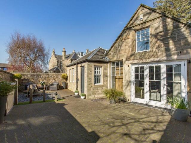 Flat for sale in Comiston, Scotland