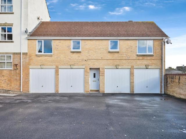 Flat for sale in Brympton