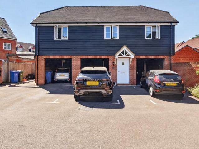 Flat for sale in Jennett's Park, Bracknell