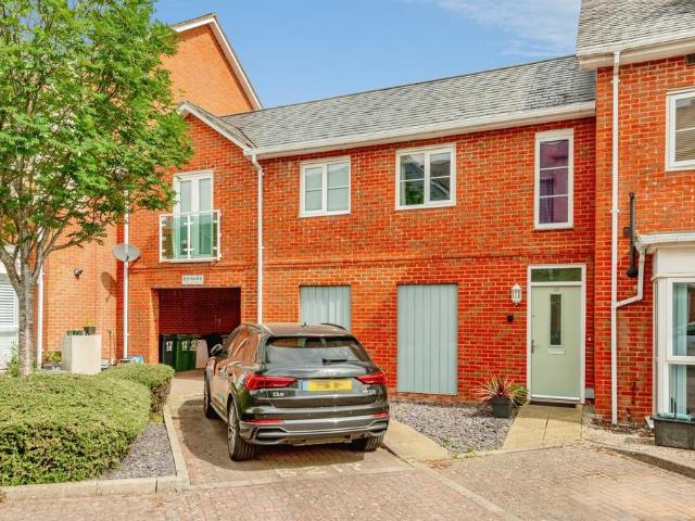 Flat for sale in Red Hill, Surrey