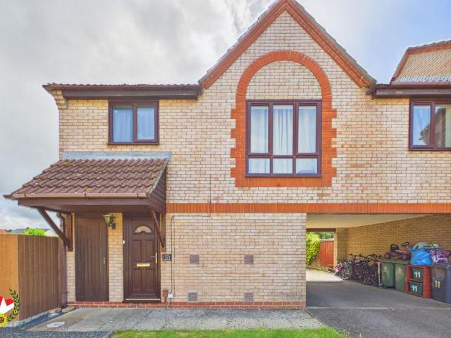 Flat for sale in Gloucester, Gloucestershire