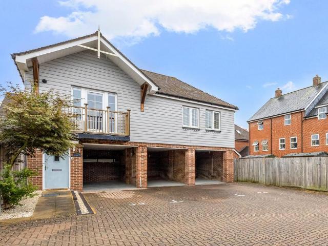 Flat for sale in Wickhurst Green, Horsham