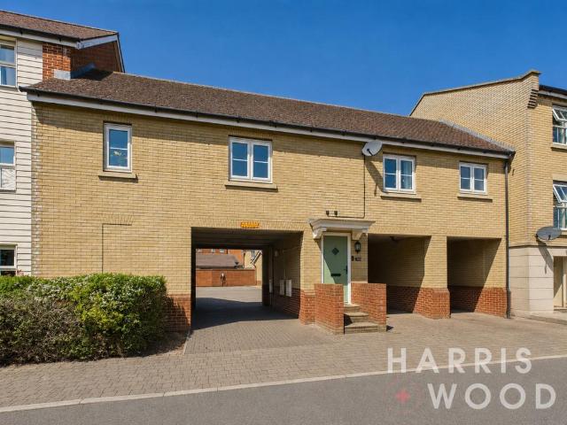 Flat for sale in Chipping Hill, Essex