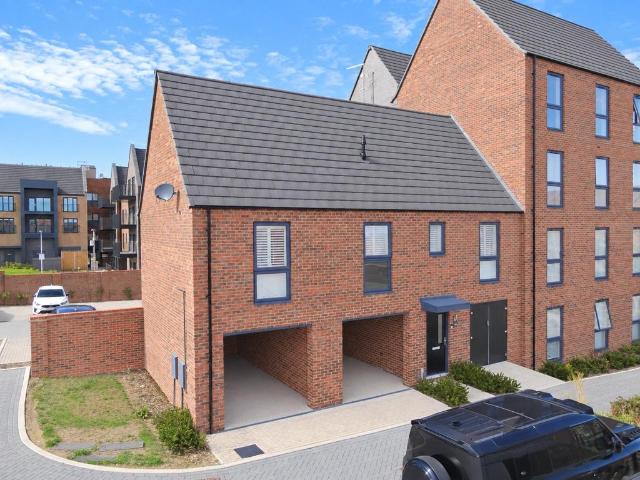 Flat for sale in Houghton Regis, Bedfordshire