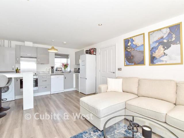 Flat for sale in Spring Vale, Hampshire