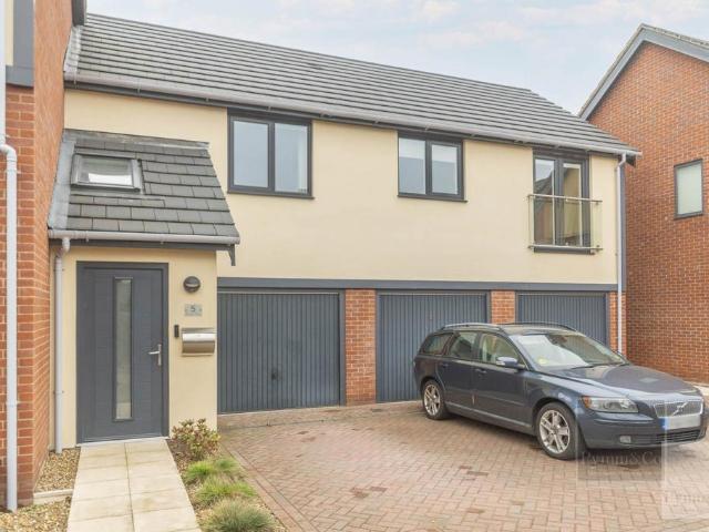 Flat for sale in Crostwick, Norfolk