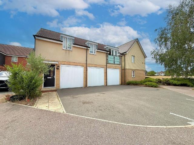 Flat for sale in Dunstable, Bedfordshire