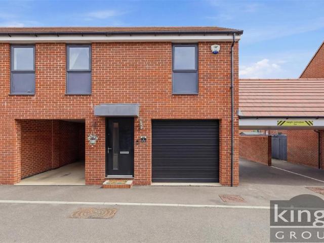 Flat for sale in Harlow, Essex